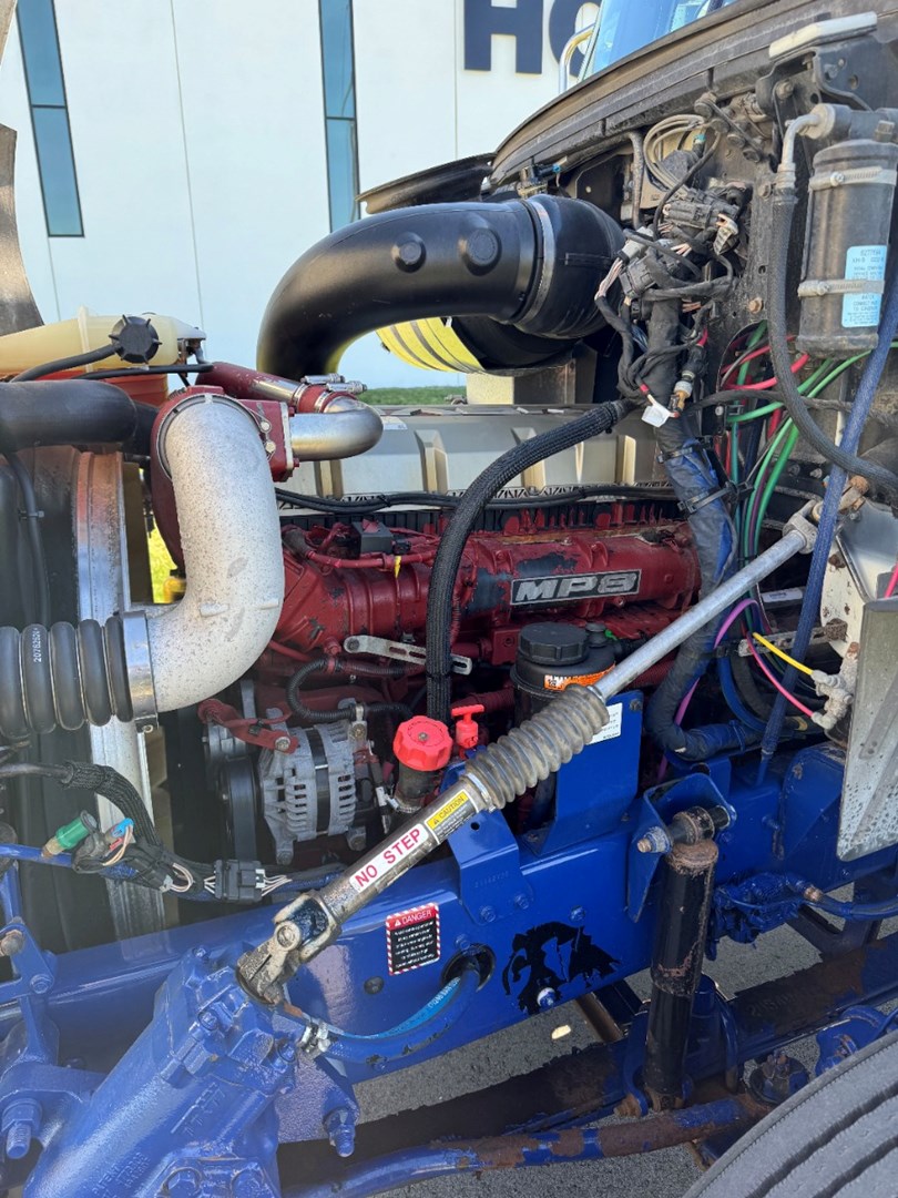 2017 MACK CXU613 - USED TRUCKS DAY CAB - image 9